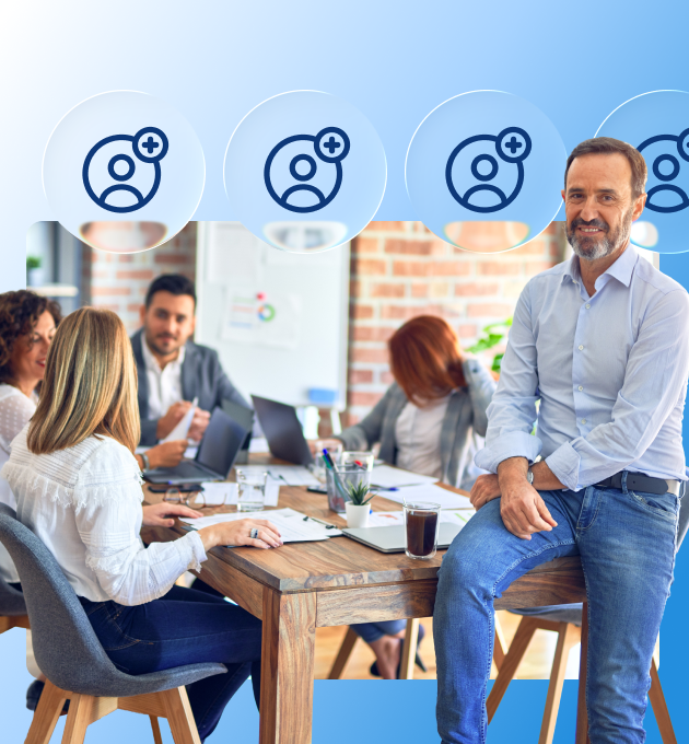grupo de trabajadores reunidos y trabajando en equipo